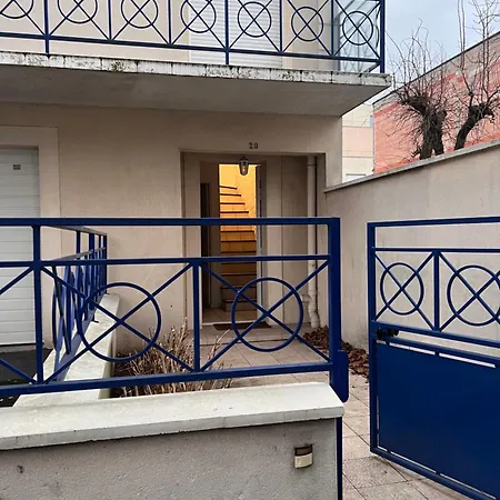 Holiday home Grande Maison Proche Paris 10 12 Personnes *